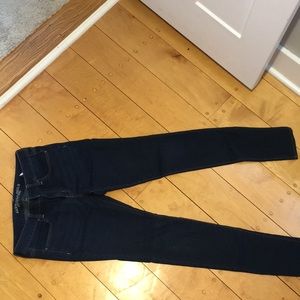 Dark wash, no holes, never been worn jeggings